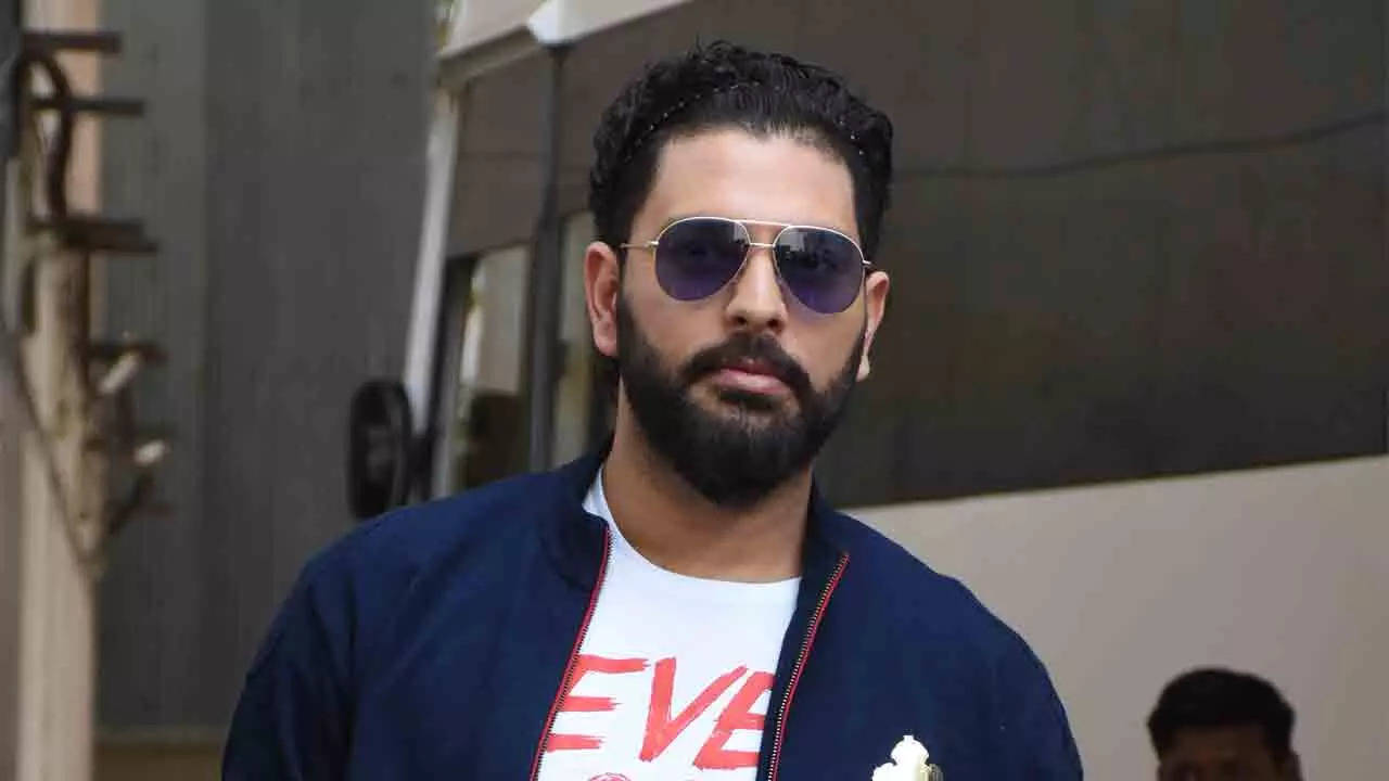 yuvraj-singh-shares-a-side-splitting-behind-the-scenes-tale-from-the-2007/08-border-gavaskar-series:-the-day-he-rocked-his-girlfriend’s-pink-slip-ons!