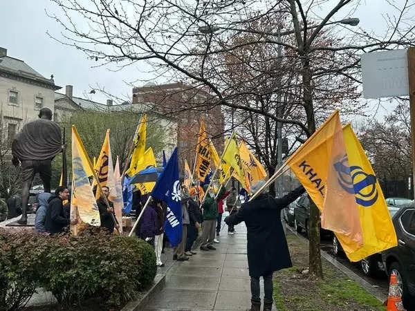 chaos-in-london:-khalistani-protesters-disrupt-cinema-screening,-leaving-audiences-terrified